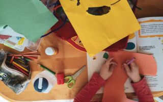 : A Resolução CNE/CEB nº 1/2024 estabelece um novo padrão nacional para a quantidade de alunos por professor na Educação Infantil. Saiba o que mudou e como isso impacta escolas públicas e privadas.